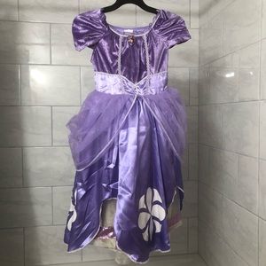 Sofía the first purple dress